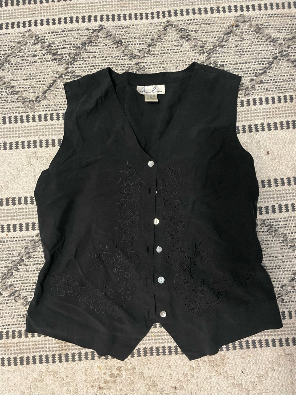 Anne Carson Black Sleeveless Embroidered Button-Front Silk Top